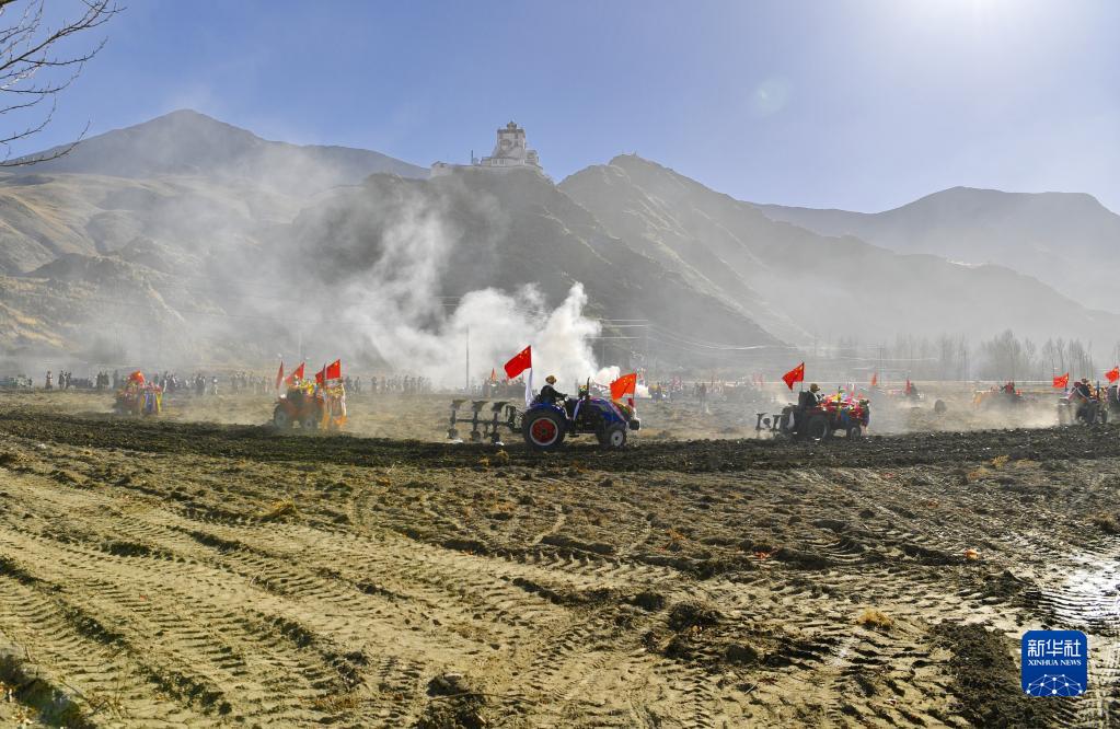 记西藏“第一块农田”上的春耕典礼