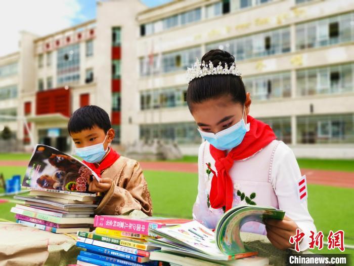 西藏各地开展活动迎接世界读书日